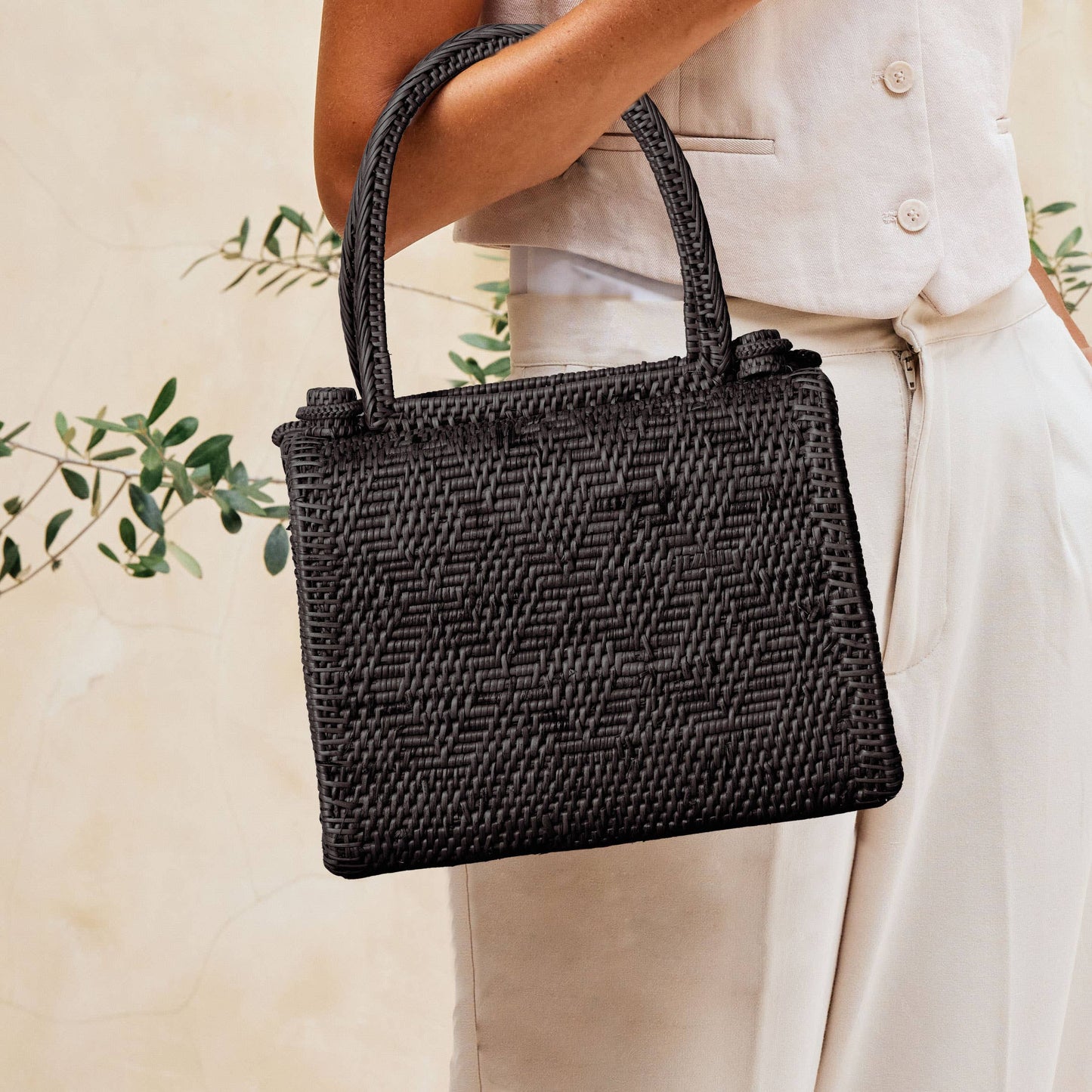 Ata Vine Handbag | Black
