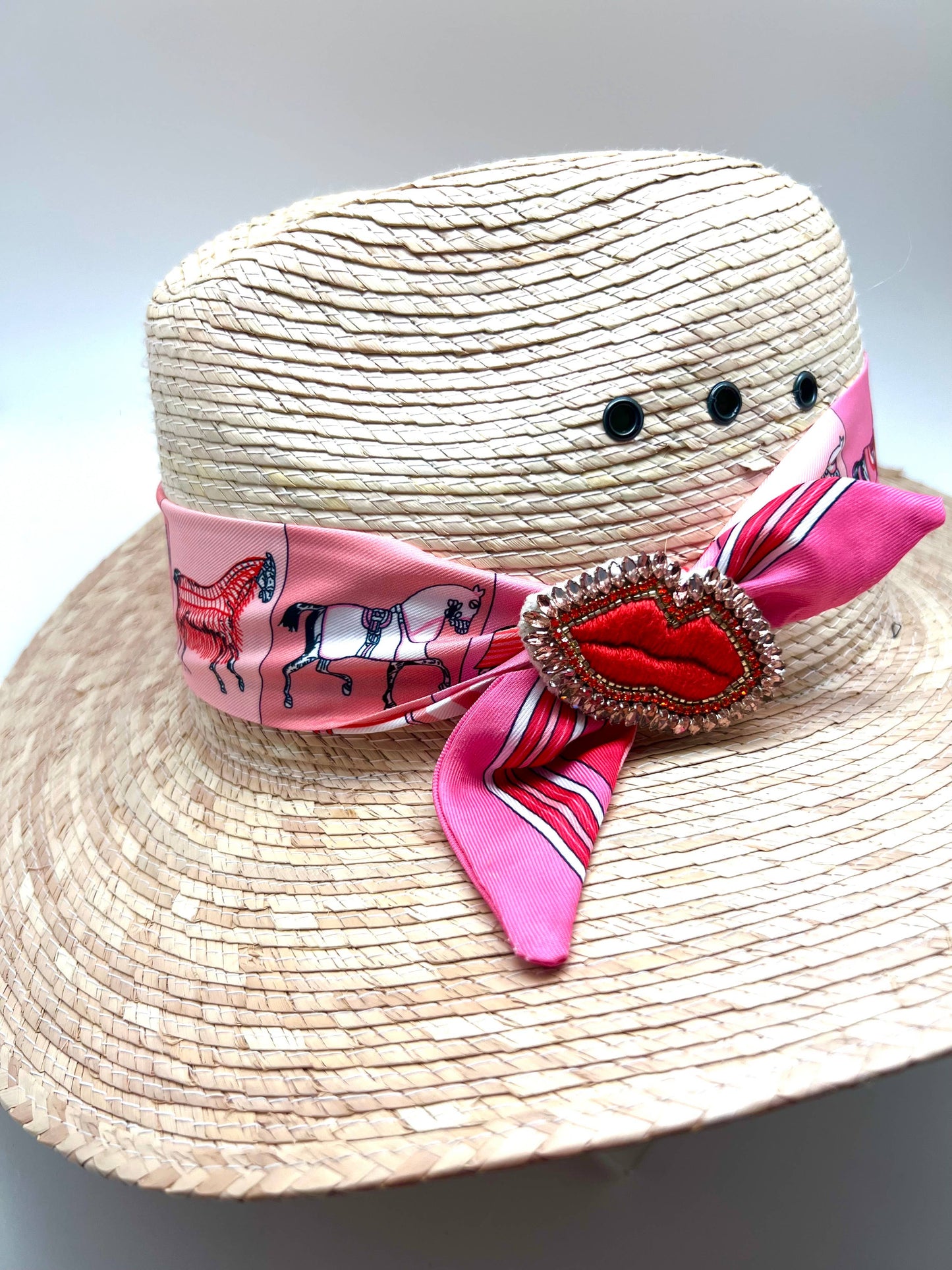 Lip Brooch Red