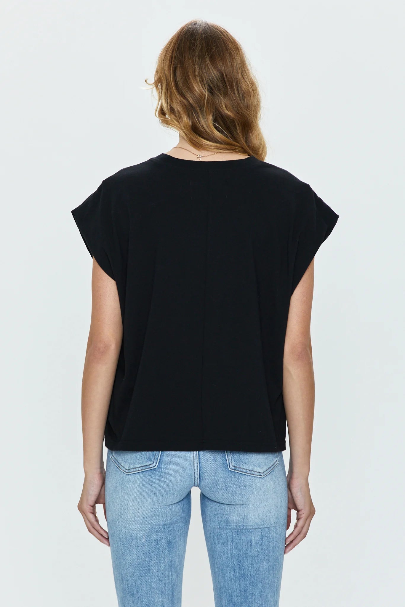 Tee | Black Pistola Trina | L